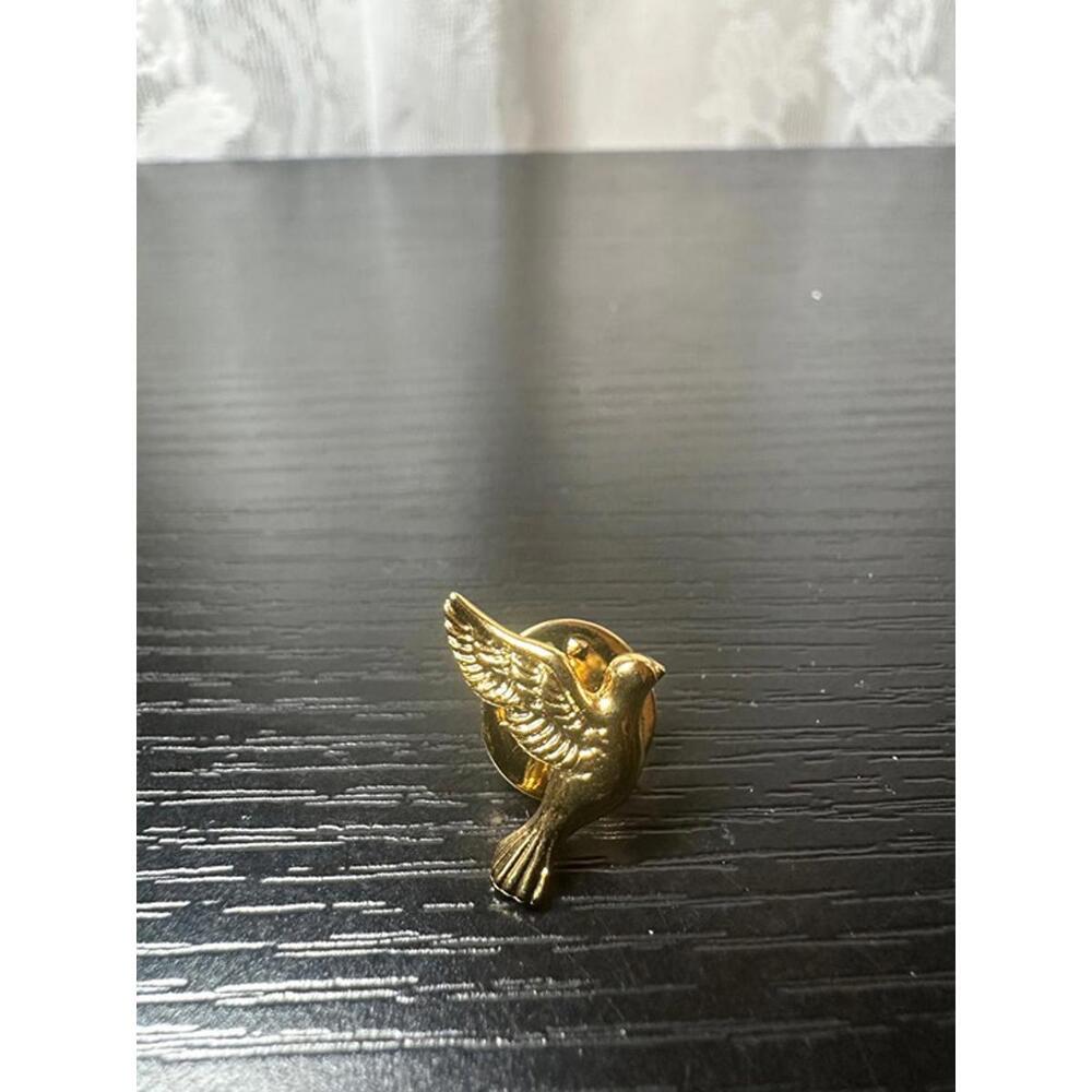 Vintage Gold Dove Lapel Pin – Small Bird Brooch